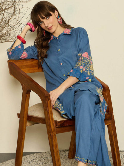 Women Floral Embroidered Thread Work Kurta with Trousers