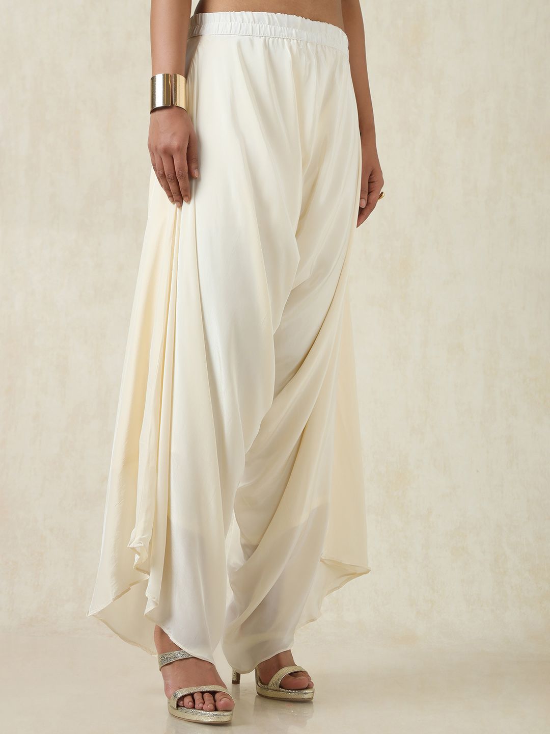 Dhiyona SO Women's Floral Yoke Design Sequinned Round Neck A-Line Kurta With Trousers