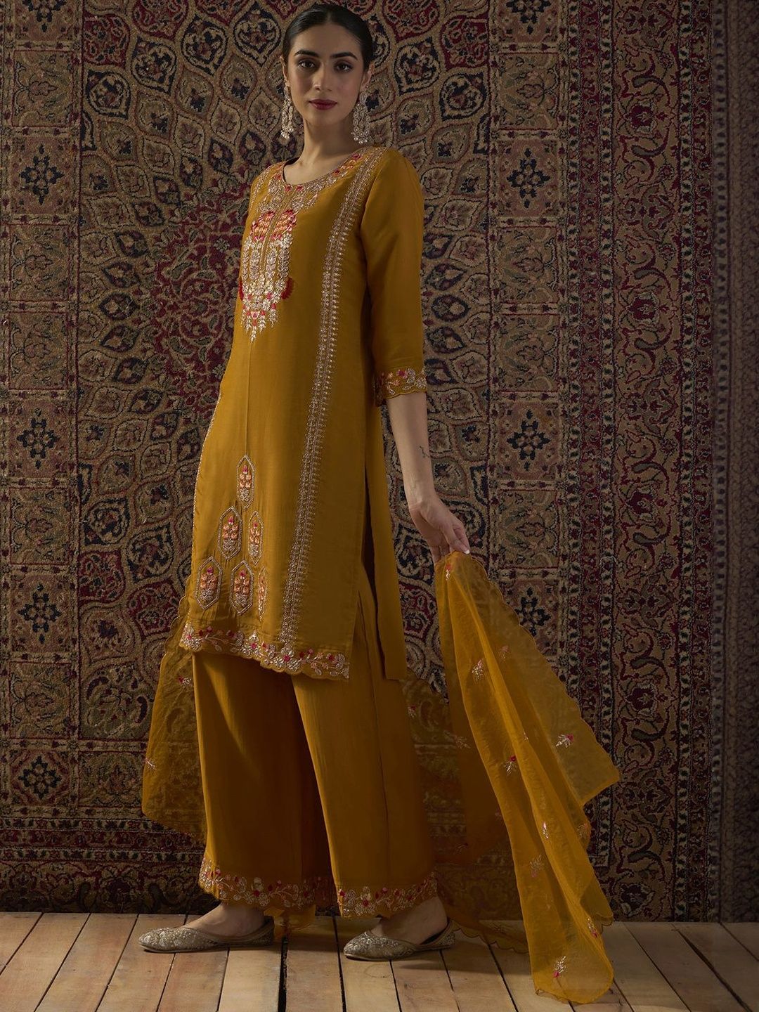 Ethnic Motifs Embroidered Round Neck Thread Work Kurta With Palazzos & Dupatta