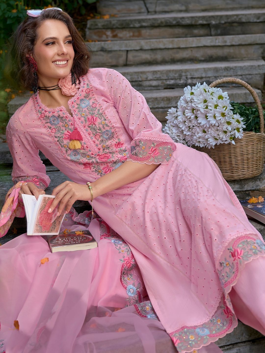 Women Floral Embroidered Regular Thread Work Pure Cotton Kurta with Trousers & With Dupatta