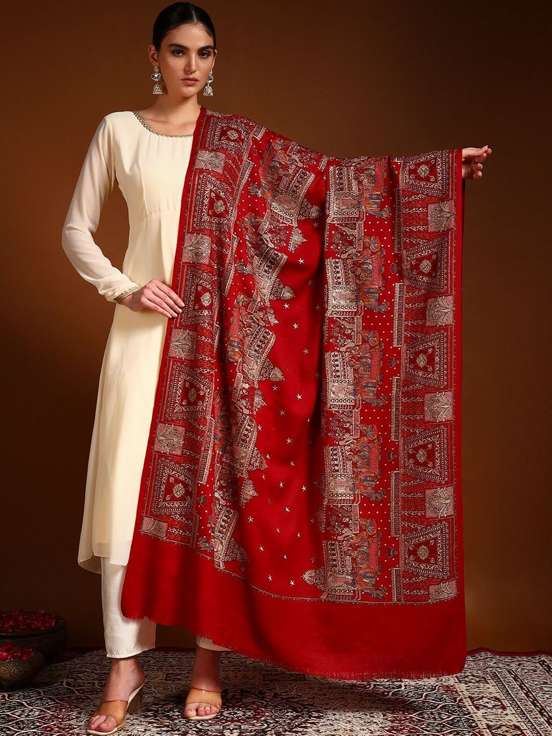 Dhiyona PA Women Paisley Embroidered Shawl