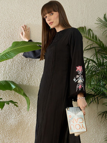 Women Floral Embroidered Regular Thread Work Kurta with Trousers