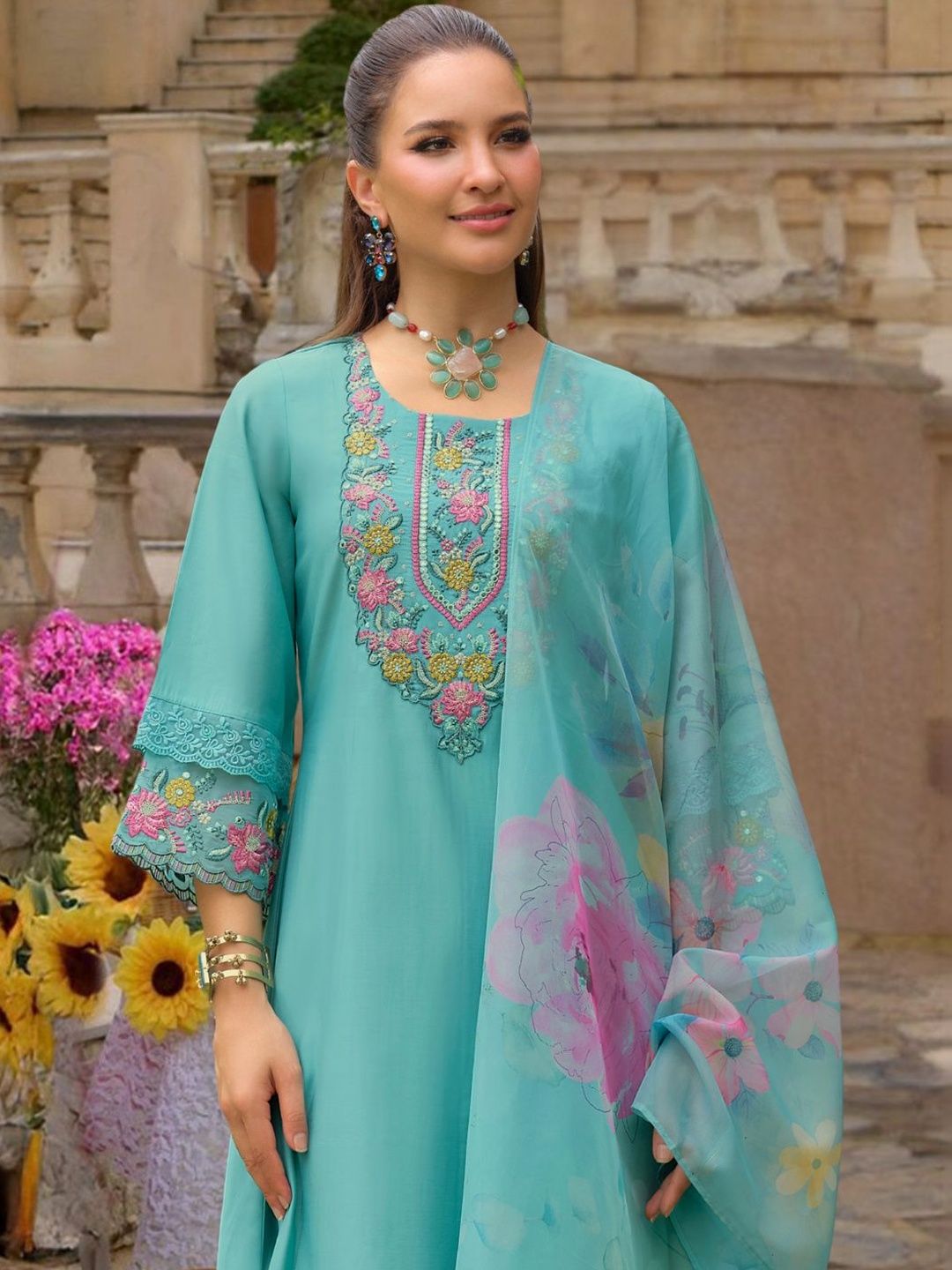 Dhiyona IE Women Floral Embroidered Regular Thread Work Kurta with Trousers & With Dupatta