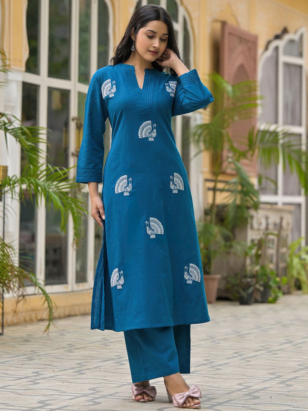 Animal Embroidered Regular Thread Work Pure Cotton Kurta With Palazzos