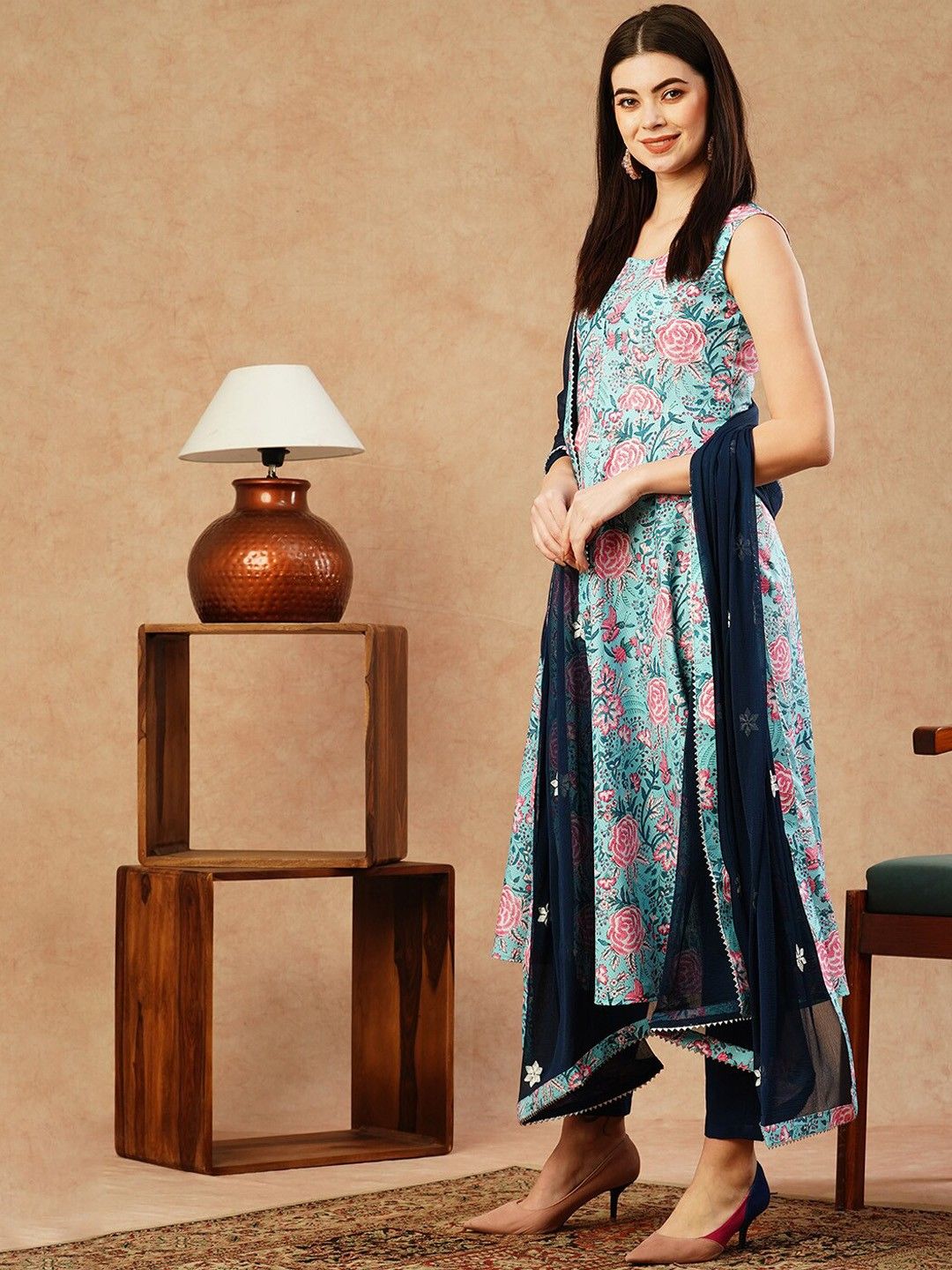 Dhiyona KL Women Floral Printed Regular Thread Work Kurta with Trousers & With Dupatta