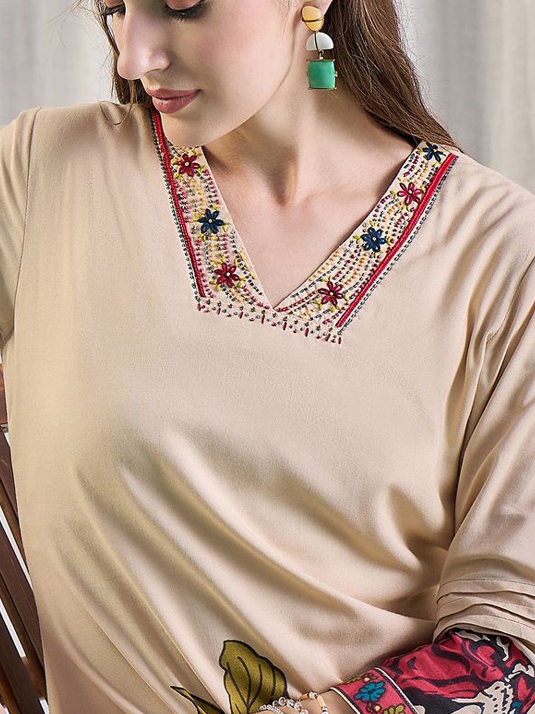 Women Animal Printed Kurta with Trousers