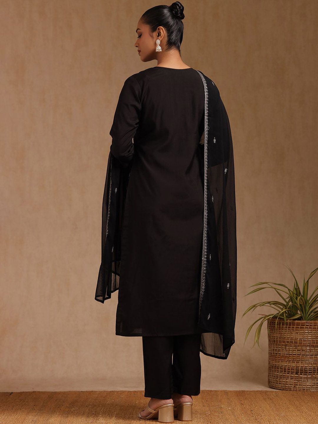 Dhiyona SO Women's Floral Embroidered Notch Neck Sequinned Straight Kurta With Trousers & Dupatta