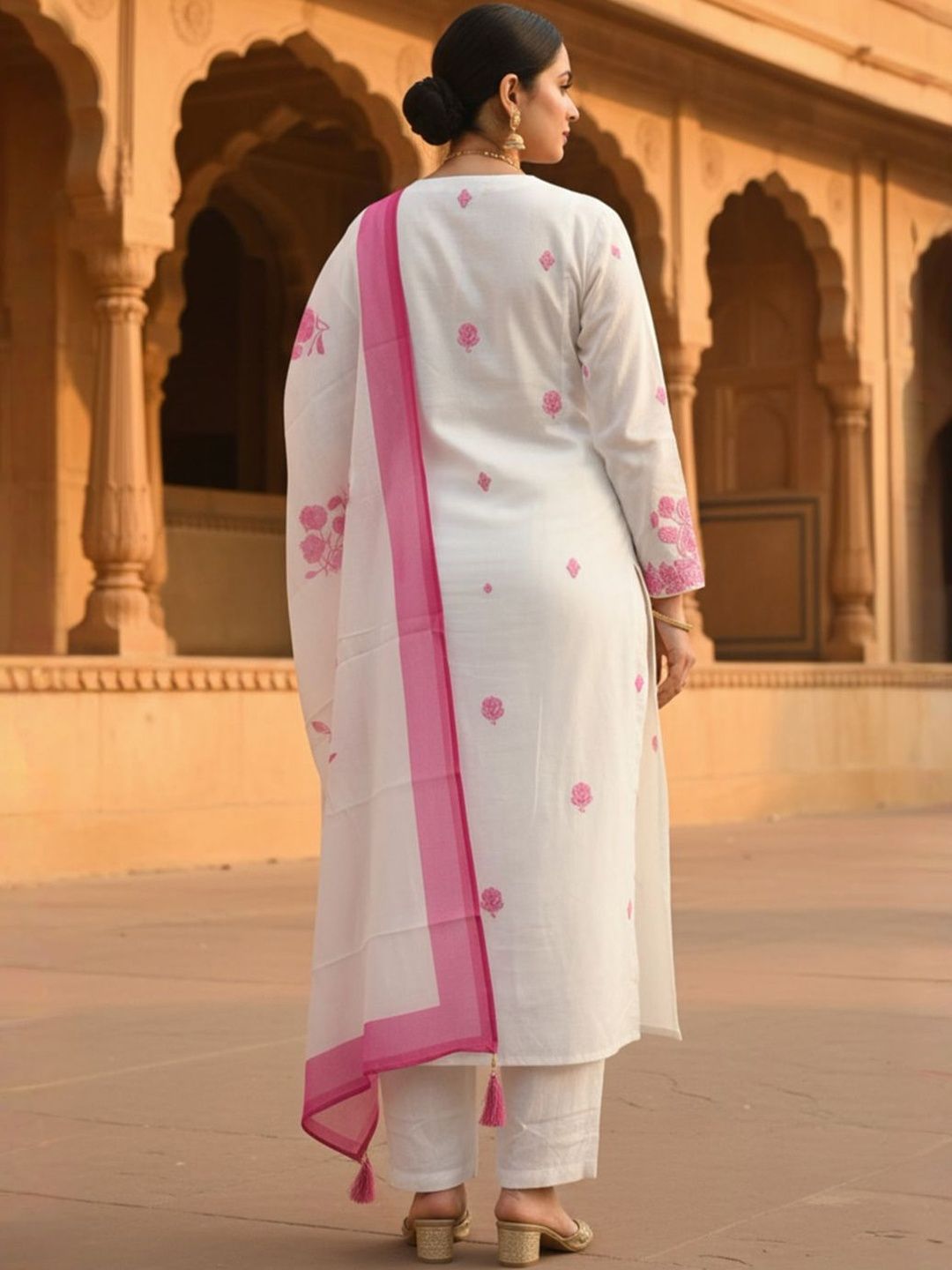 Women Floral Embroidered Thread Work Kurta with Trousers & Dupatta