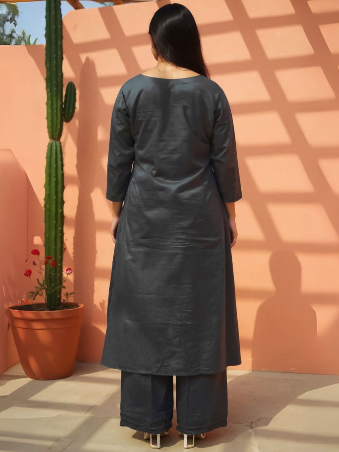 Women Ethnic Motifs Embroidered Thread Work Pure Cotton Kurta with Palazzo