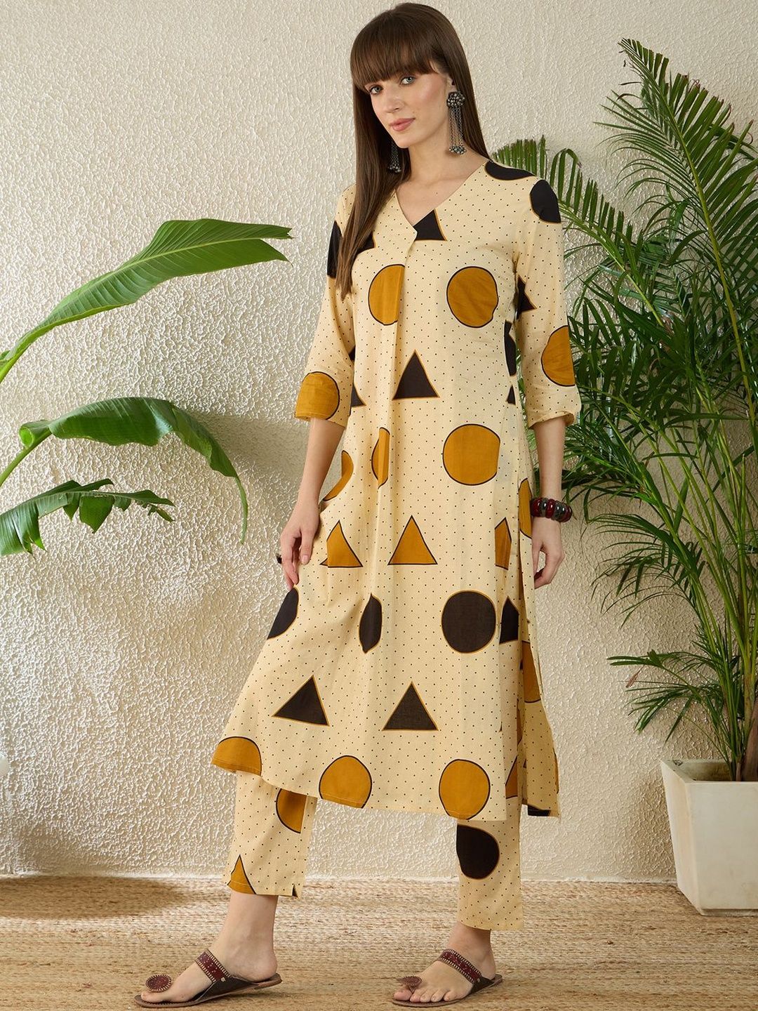 Dhiyona IE Printed V-Neck Three-Quarter Sleeves Pure Cotton Top With Trousers