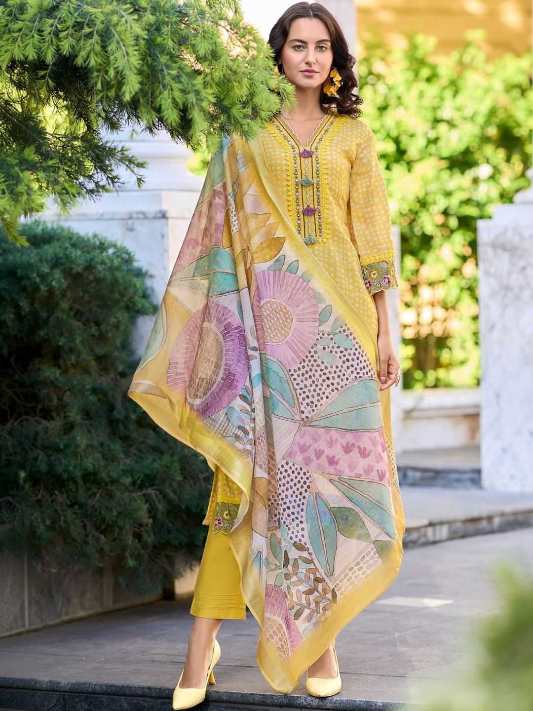 Women Ethnic Motifs Printed Regular Thread Work Linen Kurta with Trousers & With Dupatta